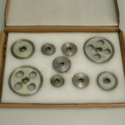 Фото комплект металлических шестерней для метрической резьбы TL 0714